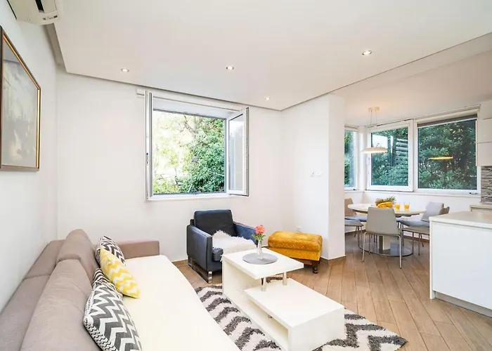 Spacious Two Bedroom Apartment