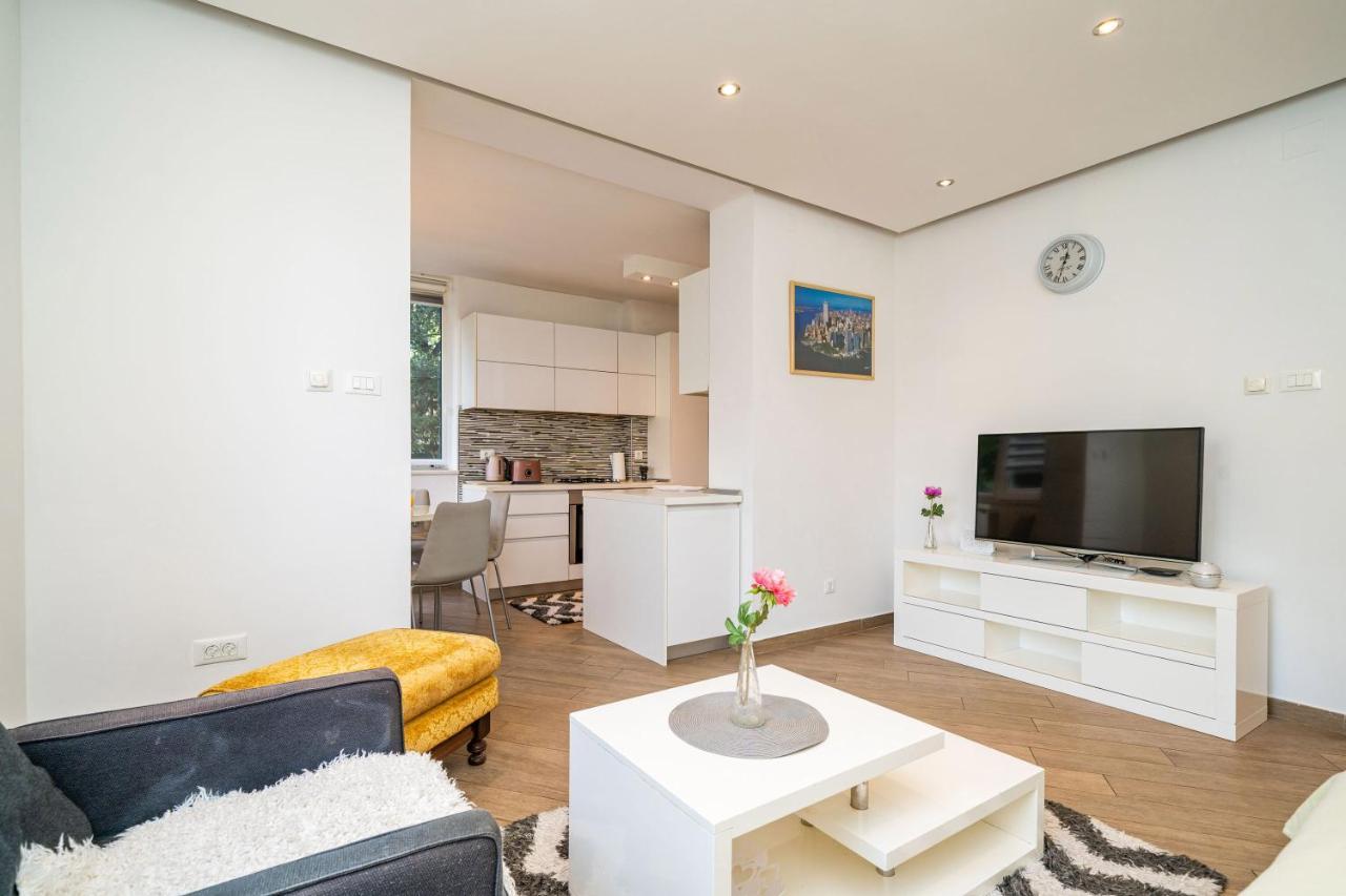 Appartement Spacious Two Bedroom *